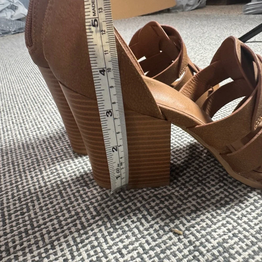 Maurices Womens Cognac Brown Woven Block Heel Sandals Back Zip Size 10M